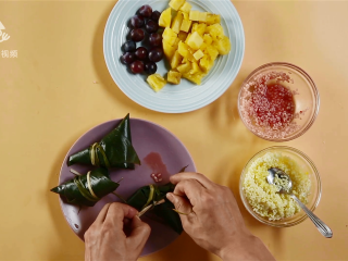 甜粽子和咸粽子都过时了！鲜果粽子才是王道 