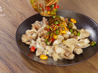 适合上班族的快手凉菜，蒜泥肥牛吃的巨过瘾 