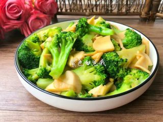 杏鲍菇炒西兰花 