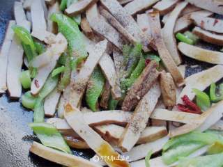 青椒炒豆干 