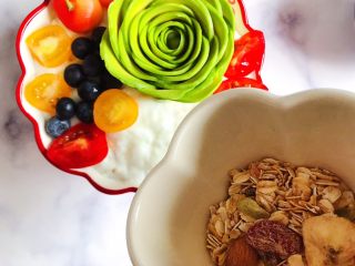 水果麦片酸奶碗 