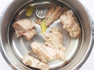 玉米海带筒骨汤 