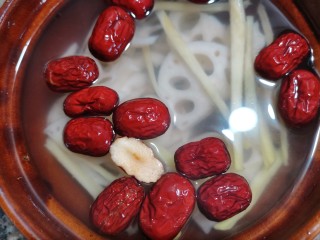 红枣莲藕汤 