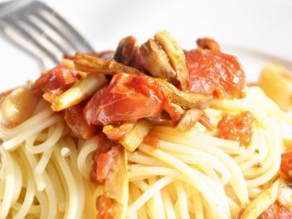 烤小番茄蘑菇酱 