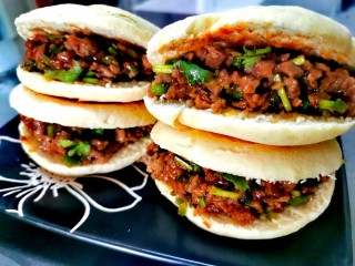 牛肉夹馍~自己活面烙白吉馍 